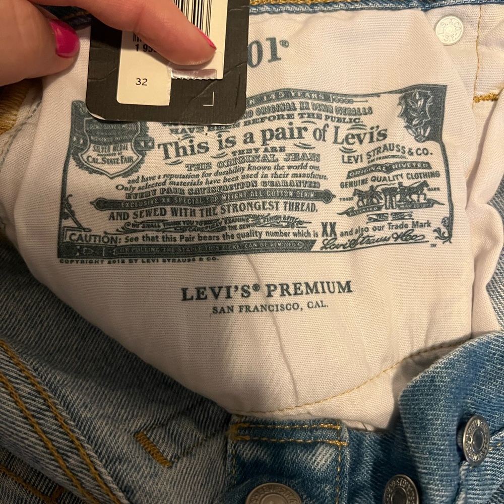 LEVIS 50 HIGH RISE DEMIN SHORTS - Picture 8 of 9
